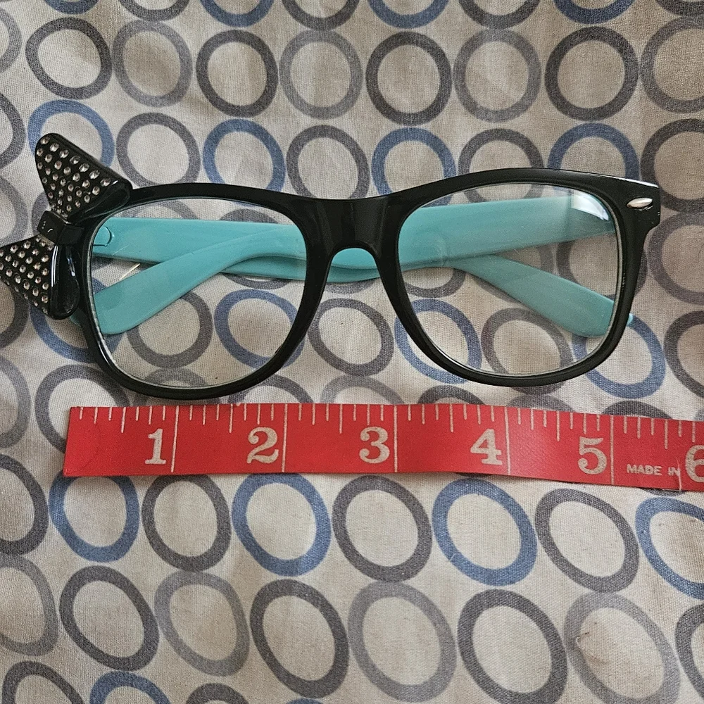 ⚠️Free Bundle Item Hello Kitty glasses clear lenses